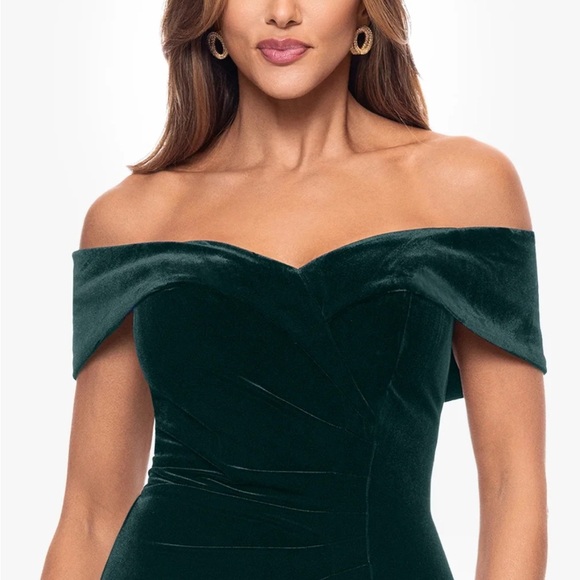 XSCAPE FORMAL DRESS SIZE 12 P CHARMAINE LONG OFF THE SHOULDER VELVET GREEN GOWN - Picture 2 of 8